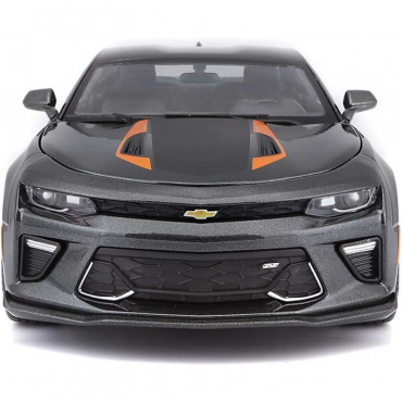 31385 Машинка die-cast 2017 Chevrolet Camaro 50th Anniversary, 1:18, тёмно-серая, открывающиеся двер